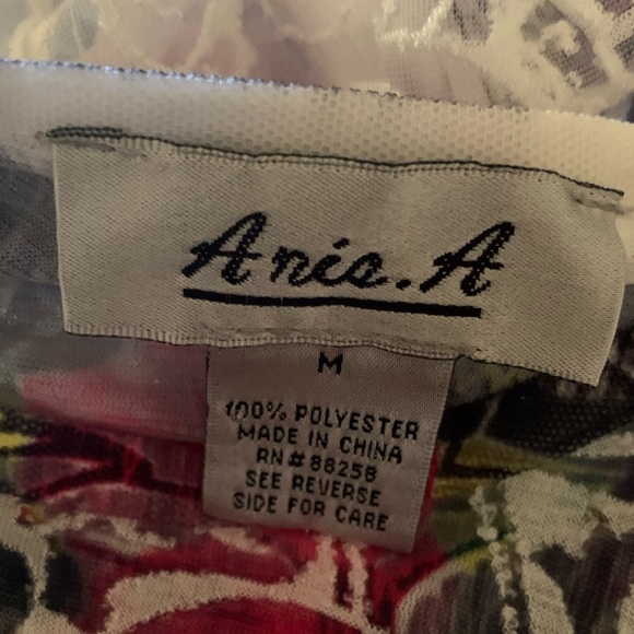 Aria. A Love Tree Lace Overlay Tunic Size Medium - Picture 7 of 8